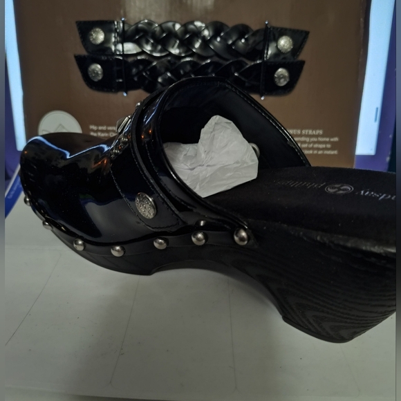 Women's Lindsay Phillips clogs size 8 - Picture 10 of 15